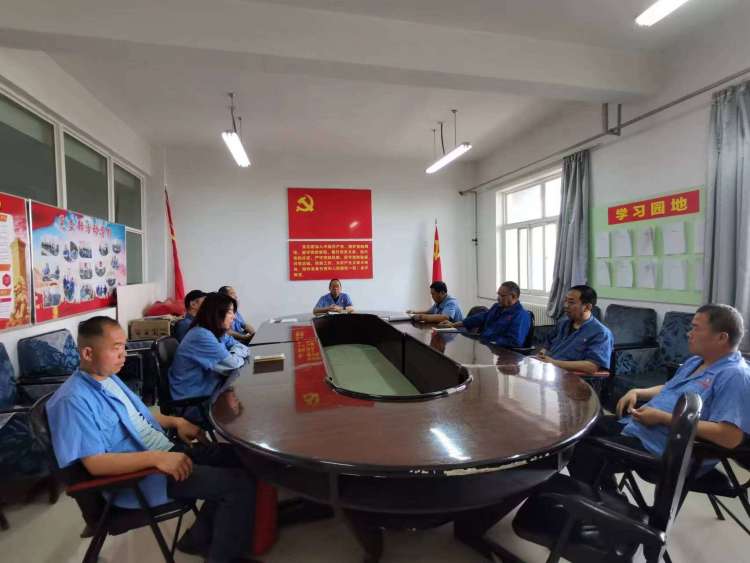 運(yùn)輸采供黨支部召開(kāi)黨員大會(huì)，組織主題教育集中學(xué)習(xí)。